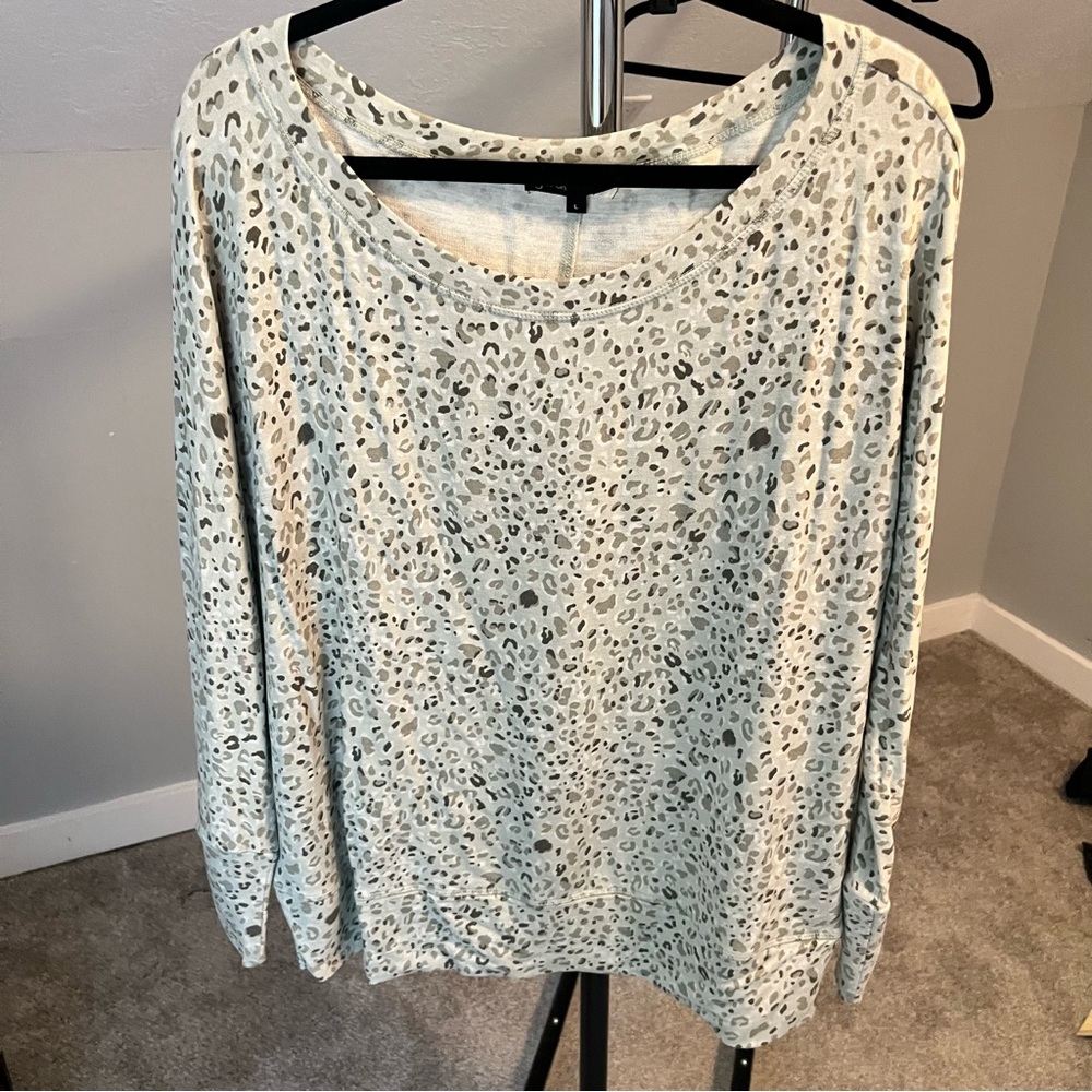 Gibson size L Green Leopard Print Long Sleeve